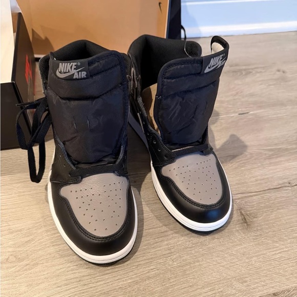 Jordan Other - Air Jordan 1 Retro High OG 'Shadow' 2018 size 9